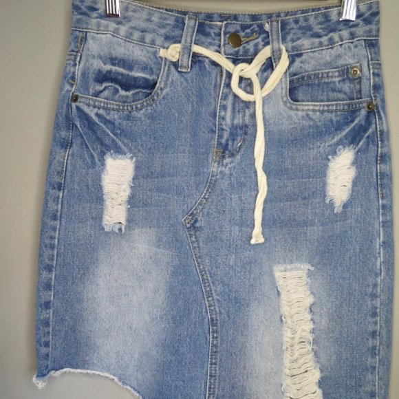 X TM JEANS - distressed denim skirt - size med - Picture 2 of 5